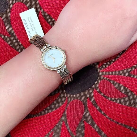 Women’s Anne Klein watch and bangle Bracele set - Picture 4 of 11